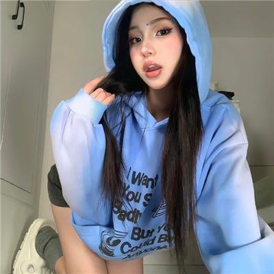 街头实拍：当红小花与前任深夜同框，评论区沦陷